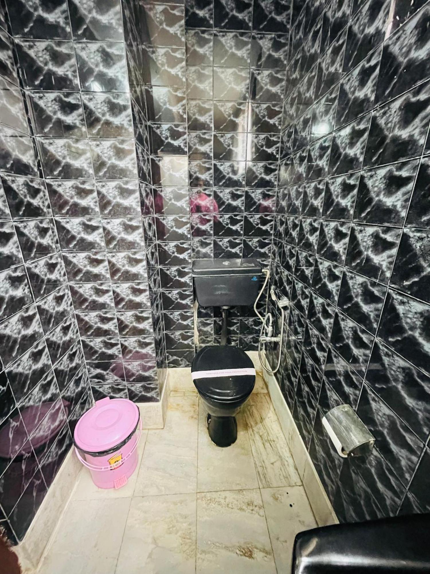 Hotel Palm Street Near Taj آغْرا المظهر الخارجي الصورة
